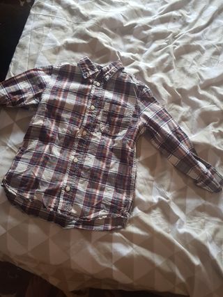 Camisas niñoniña de segunda mano por 2 € en Santa Coloma de Camisa de cuadros niña ZARA GIRLS de segunda mano por 5 € en