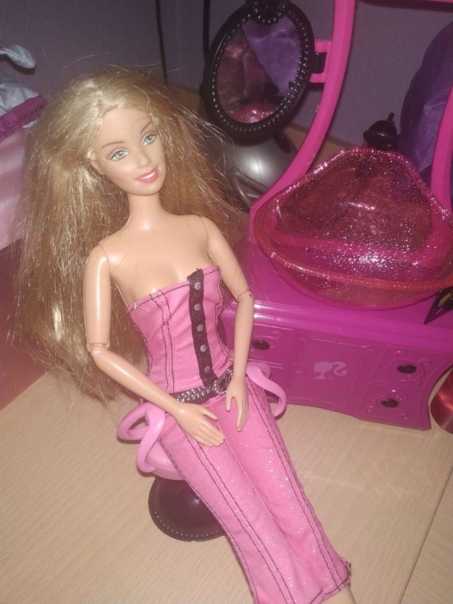 BARBIE PELUQUERA