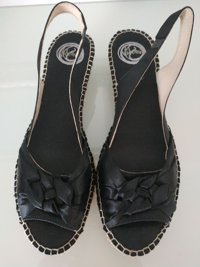 Alpargatas cuña negras Piel Vidorreta. 35,36,40