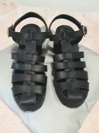 ZAPATOS CANGREJERAS PIE 41 MUSTANG de segunda mano por 10 EUR en  L\\'Hospitalet de Llobregat en WALLAPOP