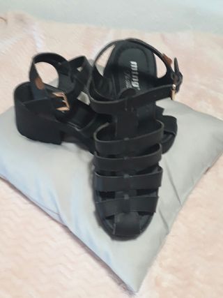ZAPATOS CANGREJERAS PIE 41 MUSTANG de segunda mano por 10 EUR en  L\\'Hospitalet de Llobregat en WALLAPOP