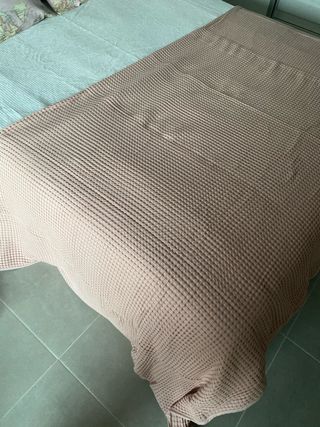 Plaid o colcha ikea modelo Vareld para cama rosa de segunda Plaid o colcha ikea modelo Vareld para cama rosa de segunda
