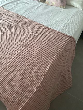 Plaid o colcha ikea modelo Vareld para cama rosa de segunda Plaid o colcha ikea modelo Vareld para cama rosa de segunda