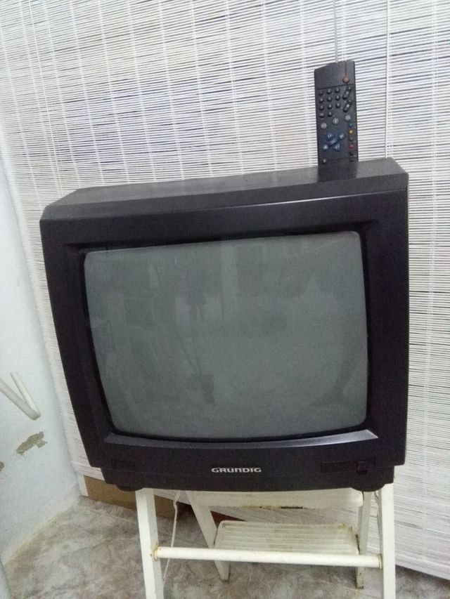 Televisor color pequeño