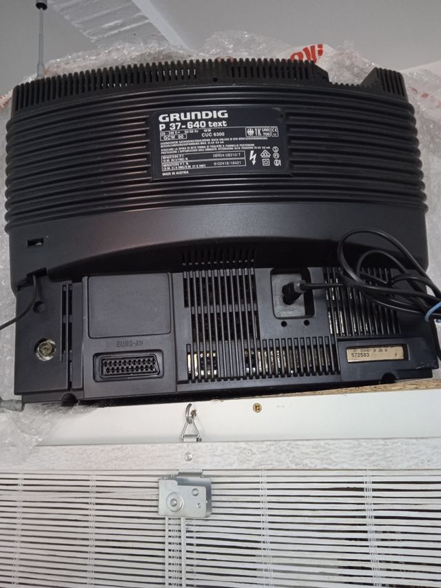 Televisor color pequeño