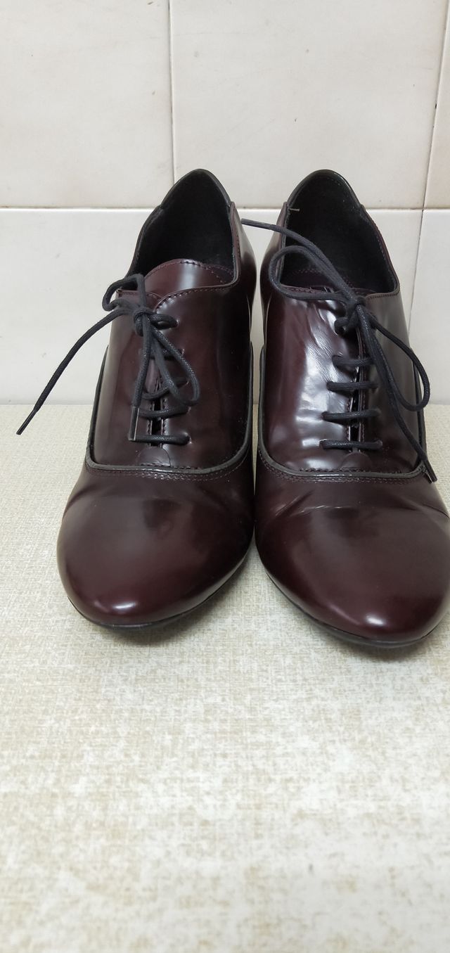 Espectaculares zapatos de cordones