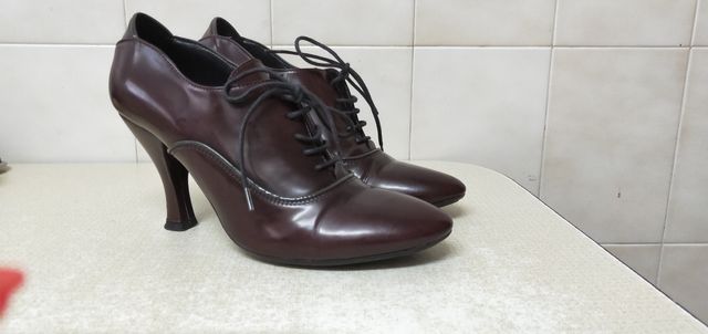 Espectaculares zapatos de cordones