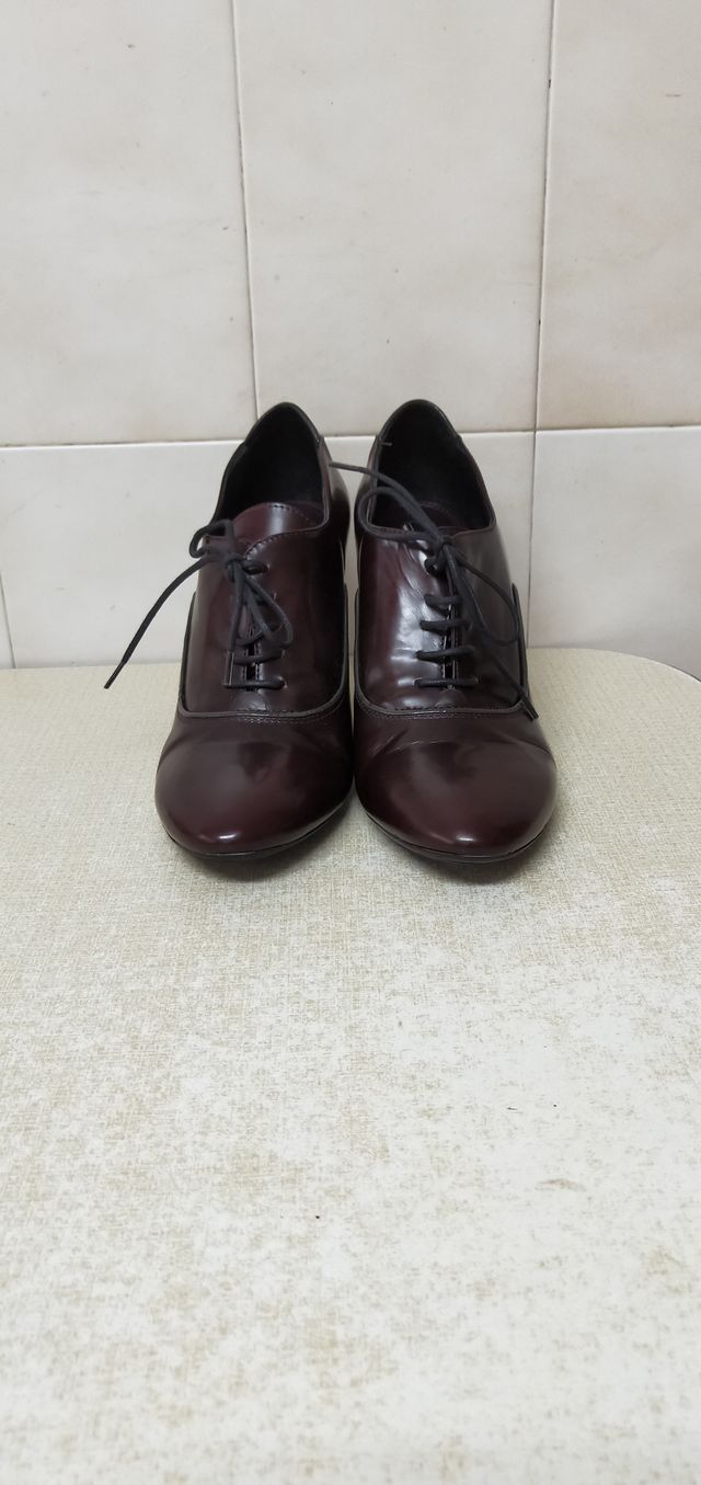 Espectaculares zapatos de cordones