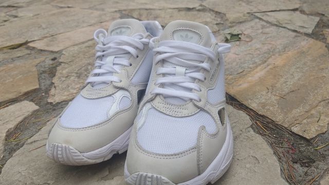 Soportar Margaret Mitchell Jabeth Wilson Playeras/Bambas Adidas Falcon. de segunda mano por $80 en Barriopalacio en WALLAPOP Soportar Margaret Mitchell Jabeth Wilson Playeras/Bambas Adidas Falcon. de segunda mano por $80 en Barriopalacio en WALLAPOP