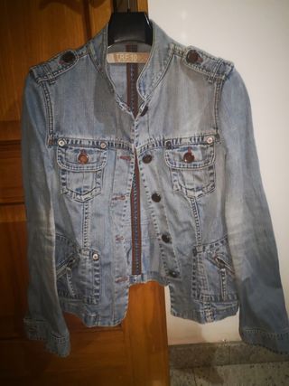 Chaqueta vaquera Zara de segunda mano en la provincia de Chaqueta vaquera borrego zara de segunda mano por 30 € en