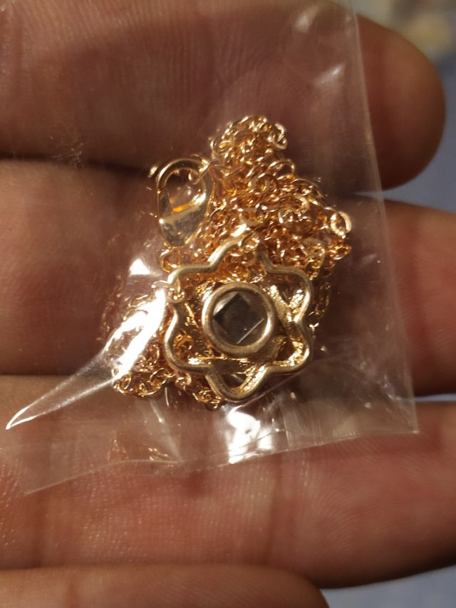 Lote 3 colgantes de 100 idiomas