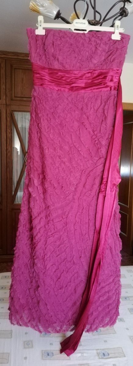 Vestido de fiesta o ceremonia. 