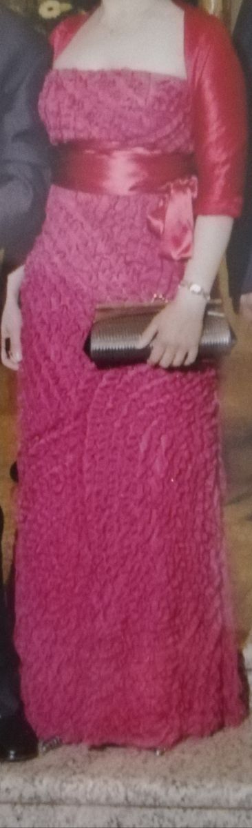 Vestido de fiesta o ceremonia. 