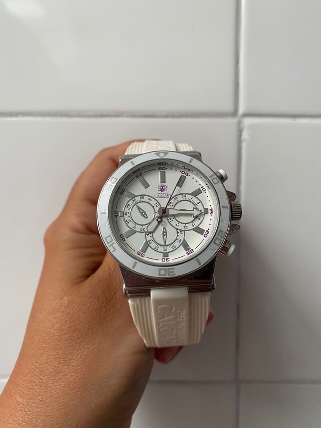 Reloj blanco de calagary