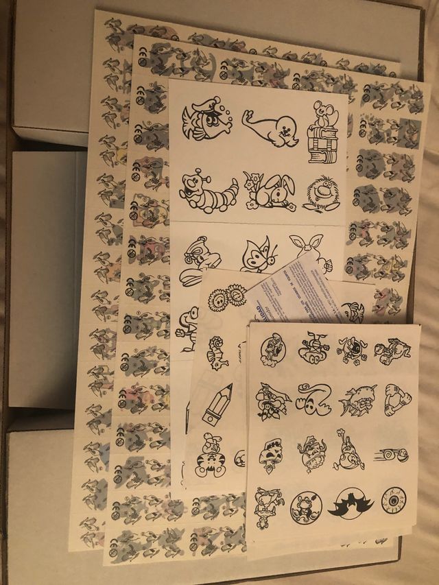 Juego de diseño de pegatinas y tatuajes