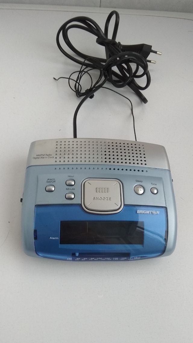 Radio despertador.