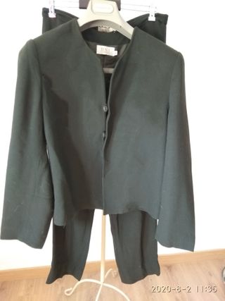Traje pantalón, mujer, talla 44. de segunda mano por 10 EUR en Castellón de  la Plana en WALLAPOP
