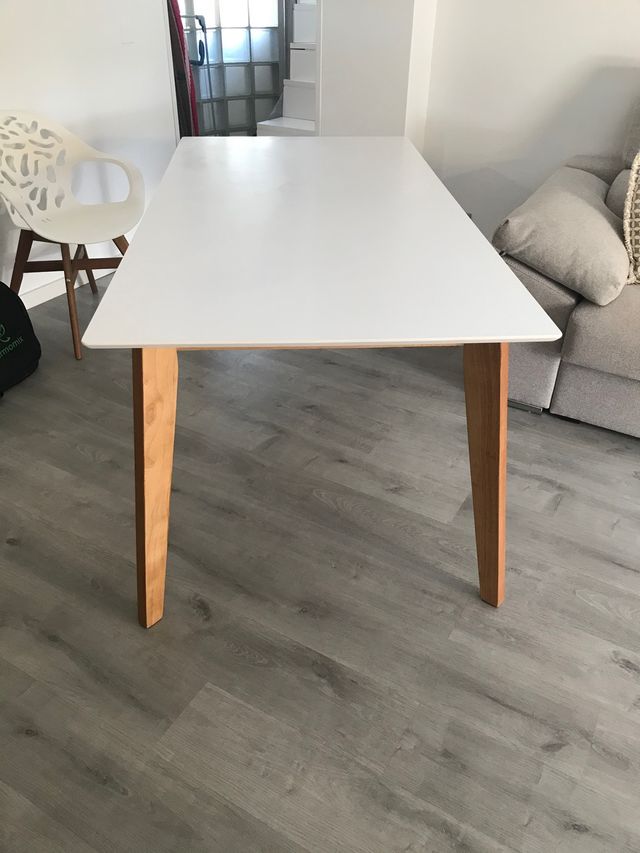 Tavolo da pranzo rettangolare