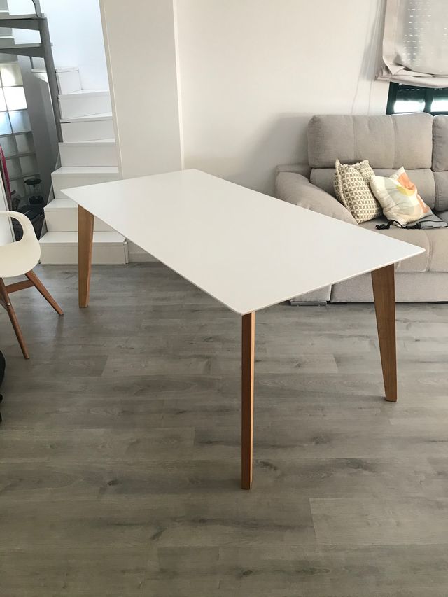 Tavolo da pranzo rettangolare