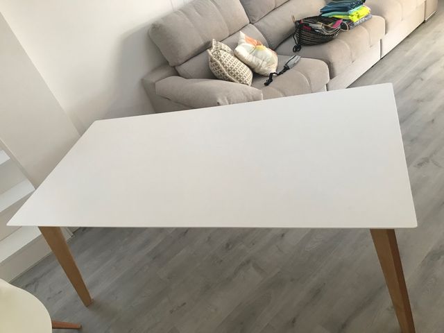 Tavolo da pranzo rettangolare