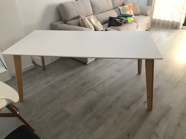 Tavolo da pranzo rettangolare