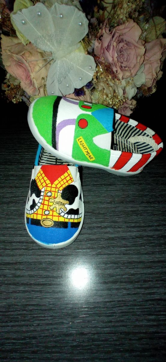 Pintamos a mano ropa textil