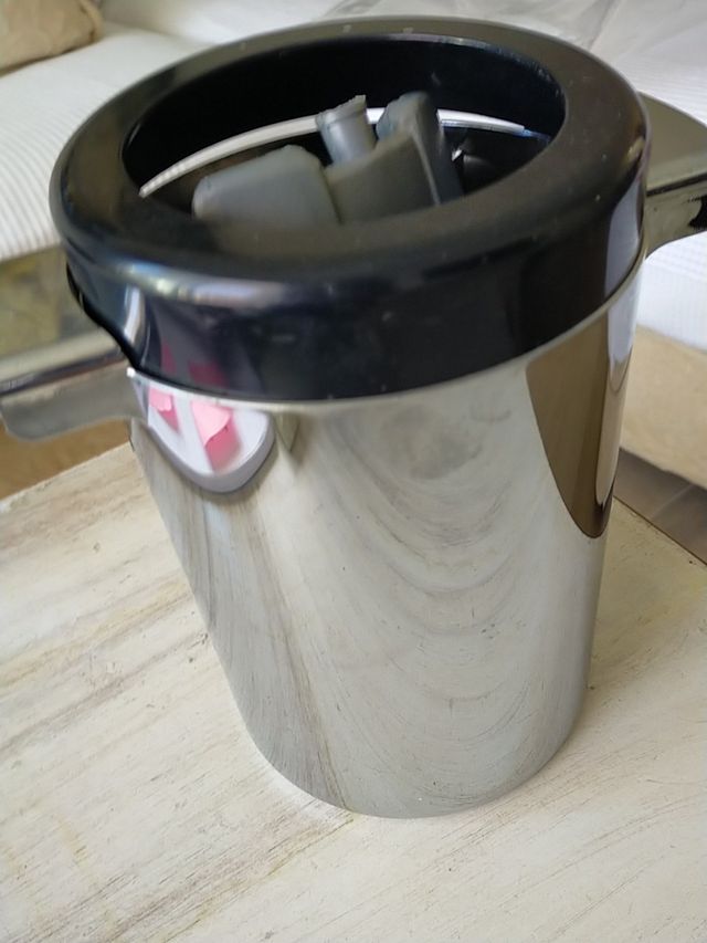 cubitera enfría botella