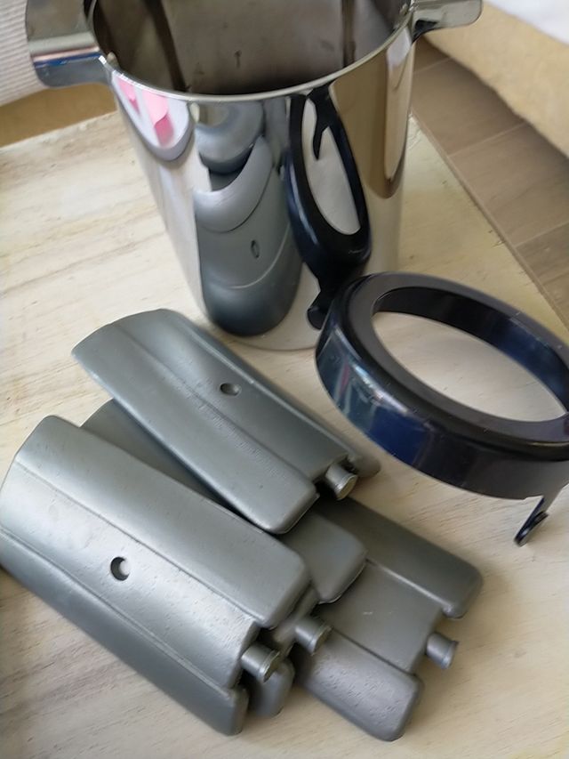 cubitera enfría botella