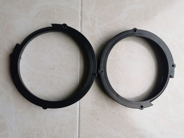 separadores altavoces seat leon