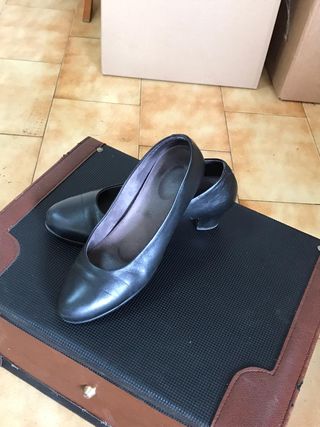 Zapatos de mujer negros de piel PIKOLINOS de segunda mano por 8 EUR en Sant  Miquel de Fluvia en WALLAPOP