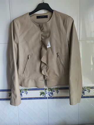 Chaqueta Zara mujer de segunda mano en Gijón en WALLAPOP Chaqueta Zara mujer de segunda mano en Gijón en WALLAPOP