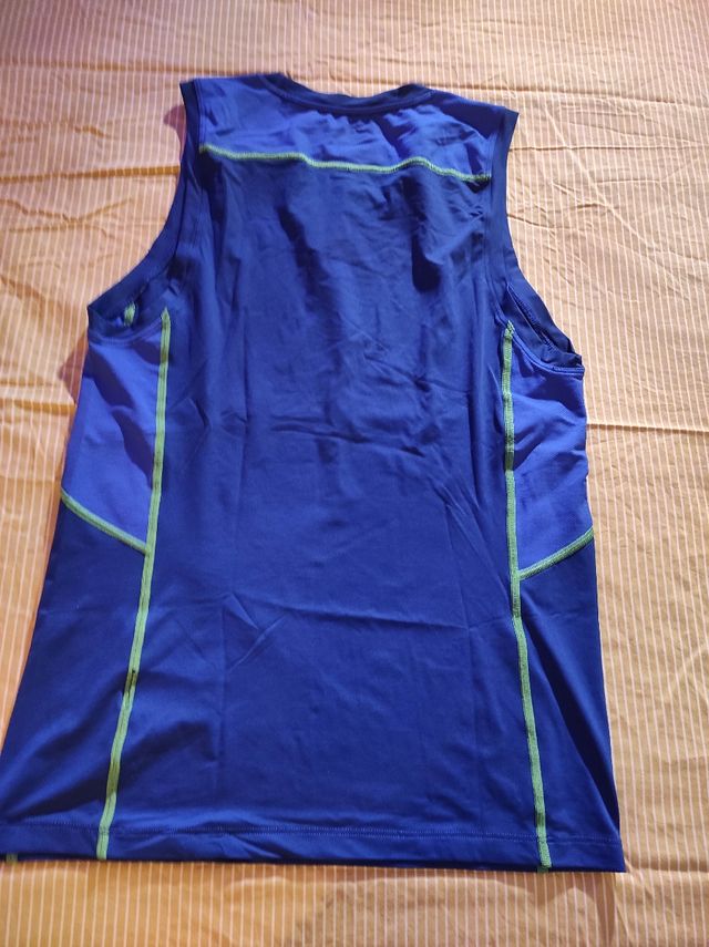 camiseta deporte Calvin Klein, nuevo talla M