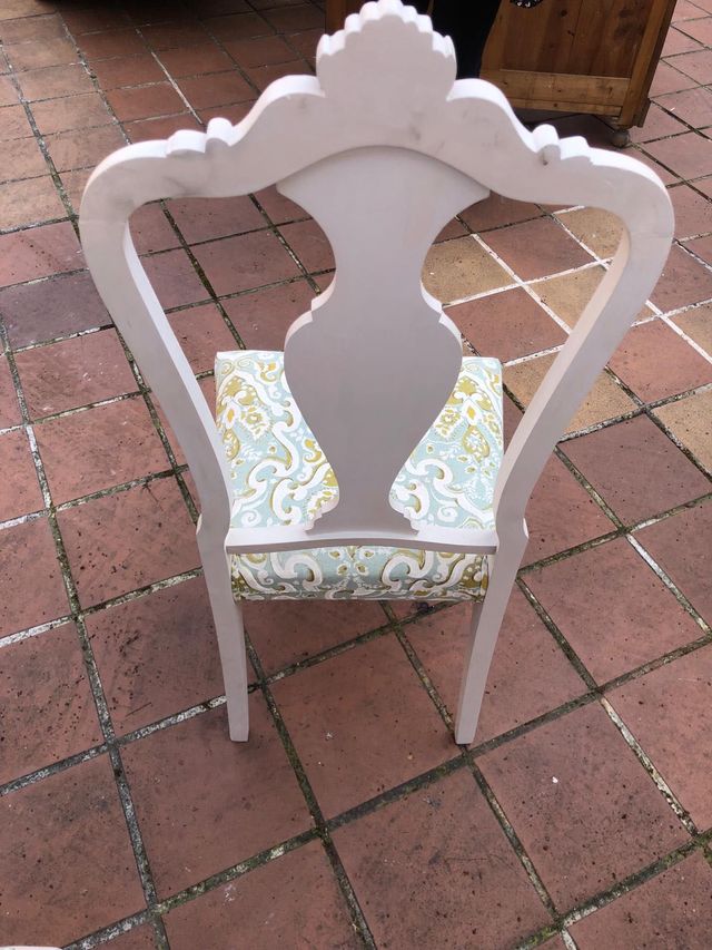 Dos preciosas sillas restauradas, tapizadas