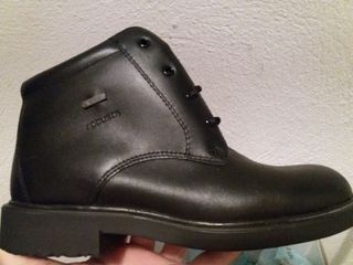 Botas Mujer Trabajo ROBUSTA Goretex de segunda mano por 17 EUR en Málaga en  WALLAPOP