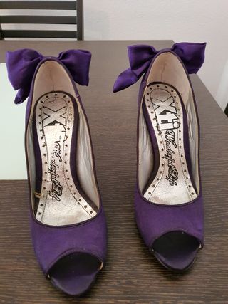 Zapatos de tacón número 38 morados de segunda mano por 8 EUR en Viator en  WALLAPOP
