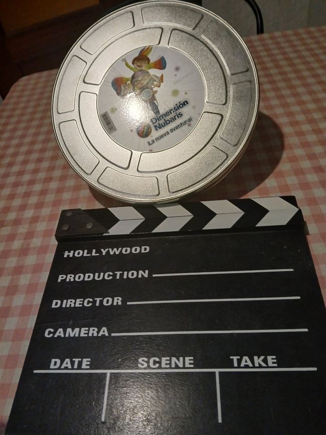 Claqueta de cine y caja de metal para película