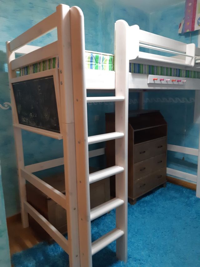 Litera de madera blanca