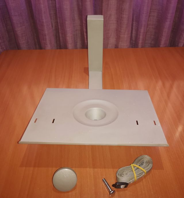 Soporte de pared de televisión o microondas. 