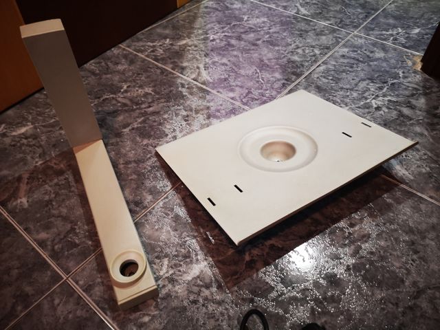 Soporte de pared de televisión o microondas. 