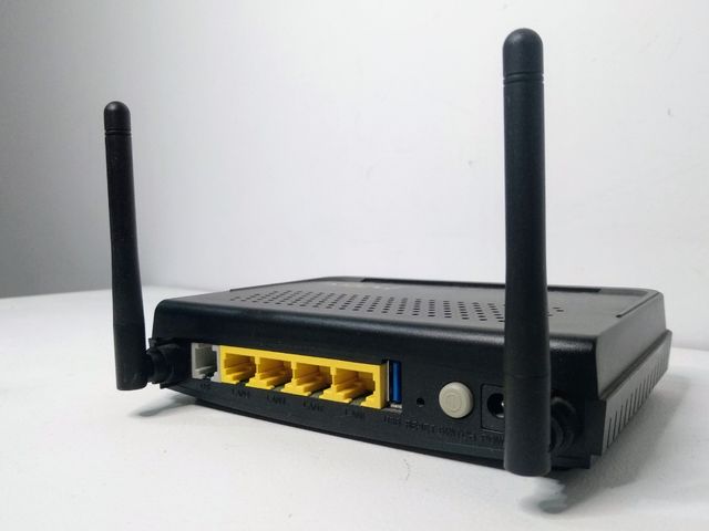 Lote 2 Modems: 1 Netgear y 1 Contrent 