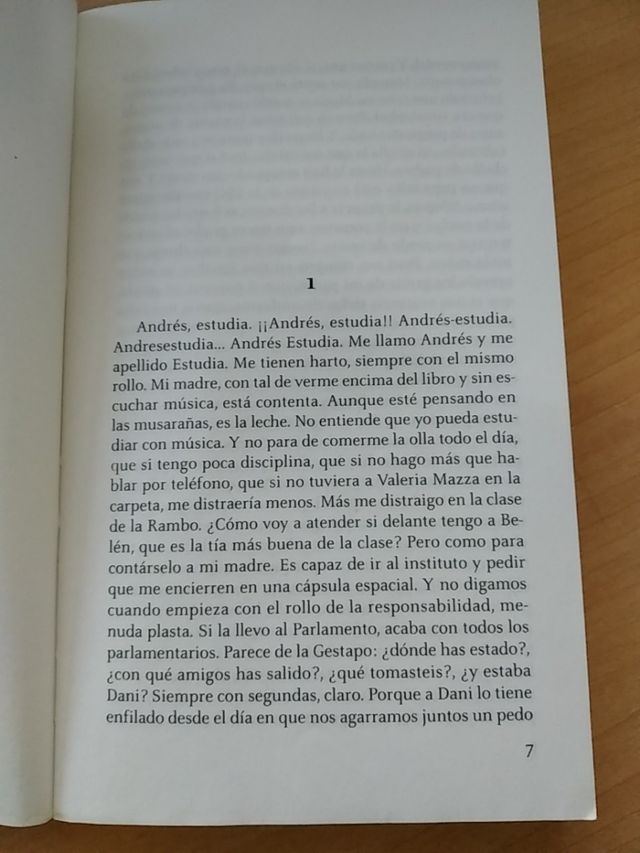 Libro "Nunca seré tu héroe".