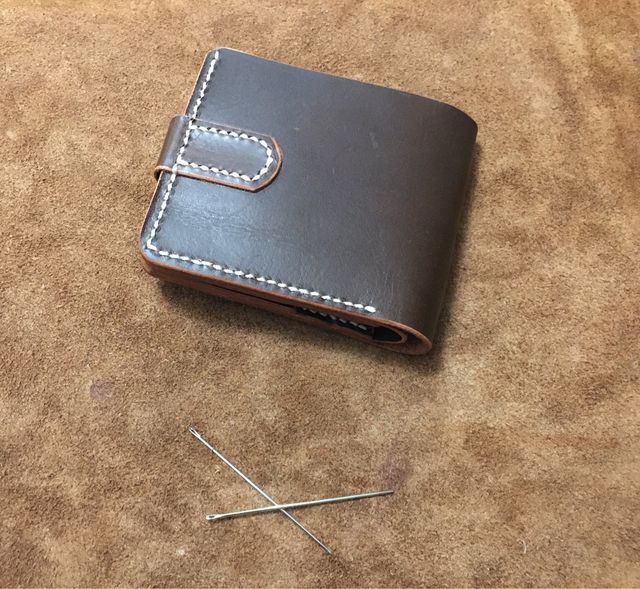 Cartera artesanal de cuero