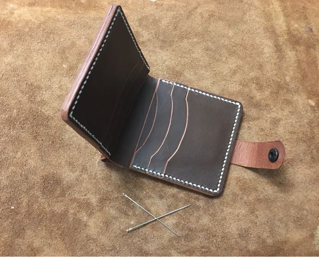 Cartera artesanal de cuero