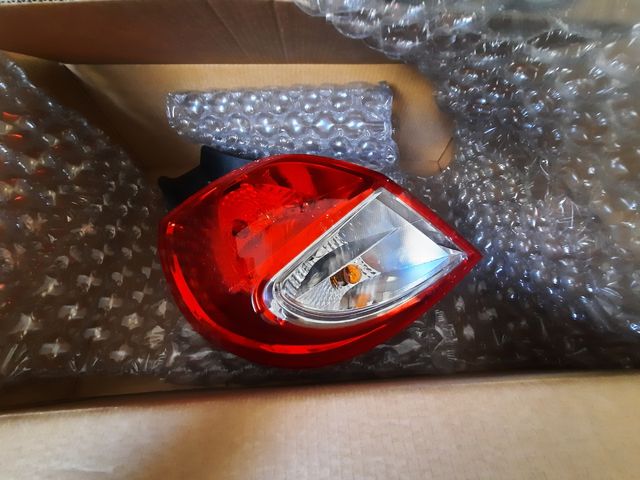 piloto trasero izquierdo de Renault clio. nuevo