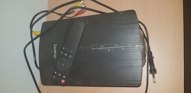 proyector y pantalla