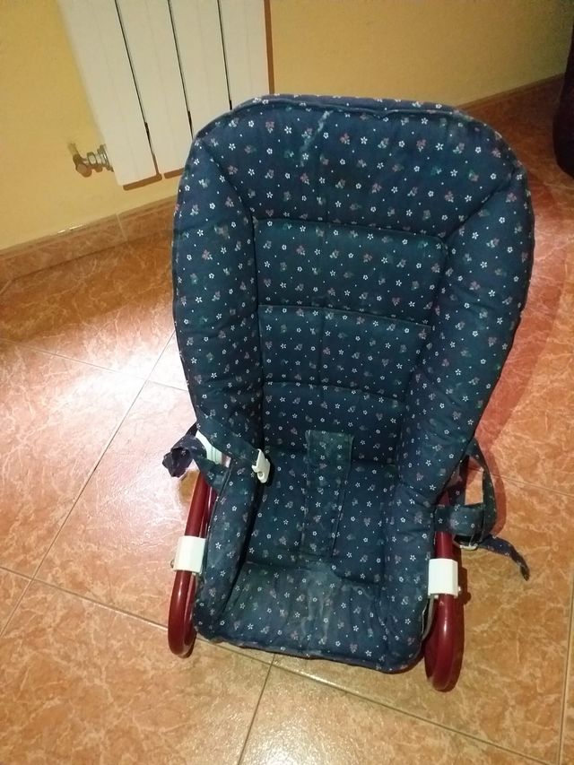 Silla-mecedora de bebe. Marca Chicco