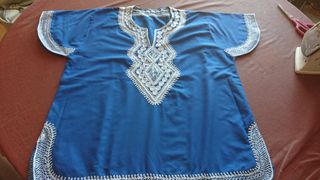 Blusa con bordados tipo árabe de segunda mano por 10 EUR en Sarriguren en  WALLAPOP