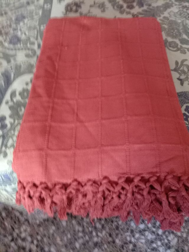 colcha.de.135.cama de matrimonio.Roja