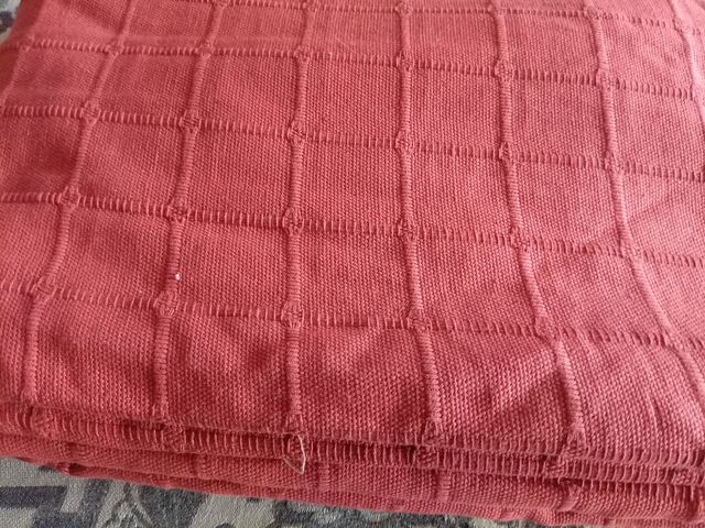 colcha.de.135.cama de matrimonio.Roja