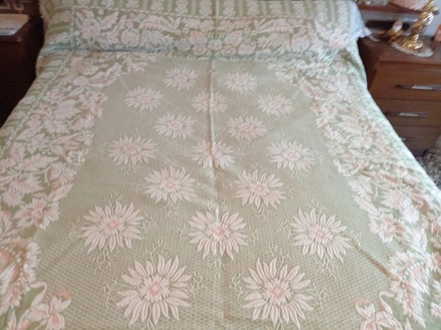 colcha.de.135.cama de matrimonio.Roja